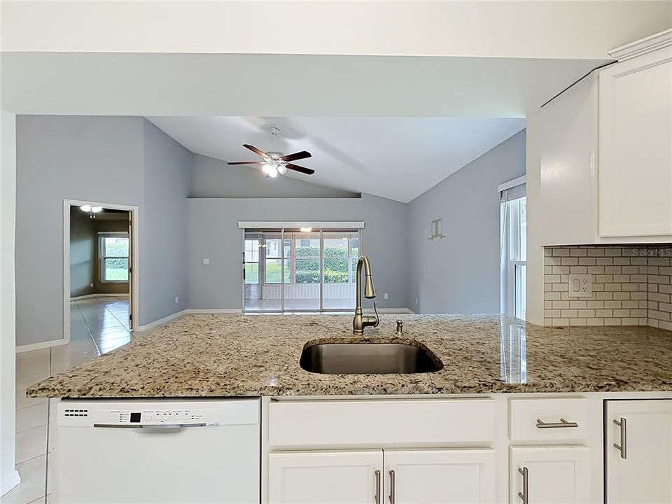 En Venta: $335,000 (2 camas, 2 baños, 1679 Pies cuadrados)