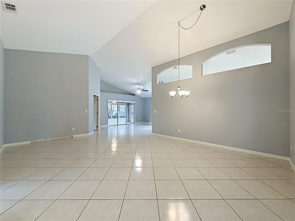 En Venta: $335,000 (2 camas, 2 baños, 1679 Pies cuadrados)