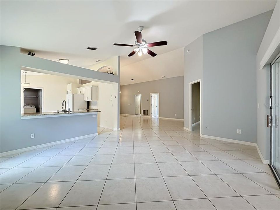 En Venta: $335,000 (2 camas, 2 baños, 1679 Pies cuadrados)
