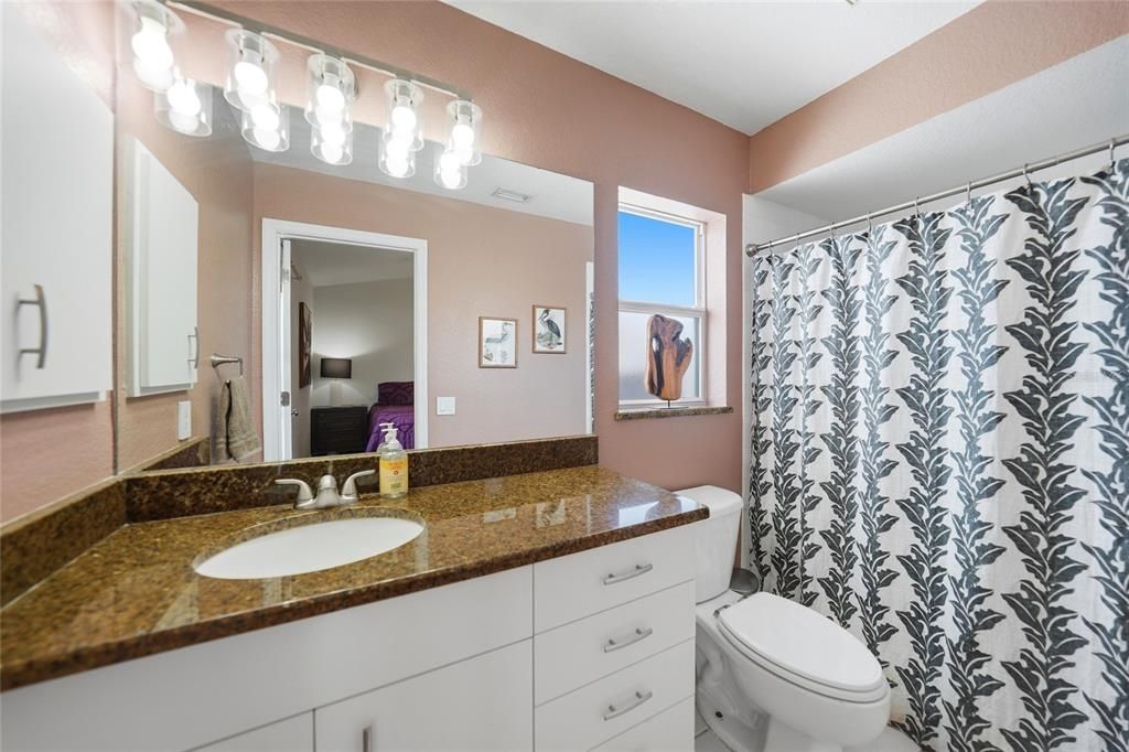 Activo con contrato: $259,900 (3 camas, 2 baños, 1322 Pies cuadrados)