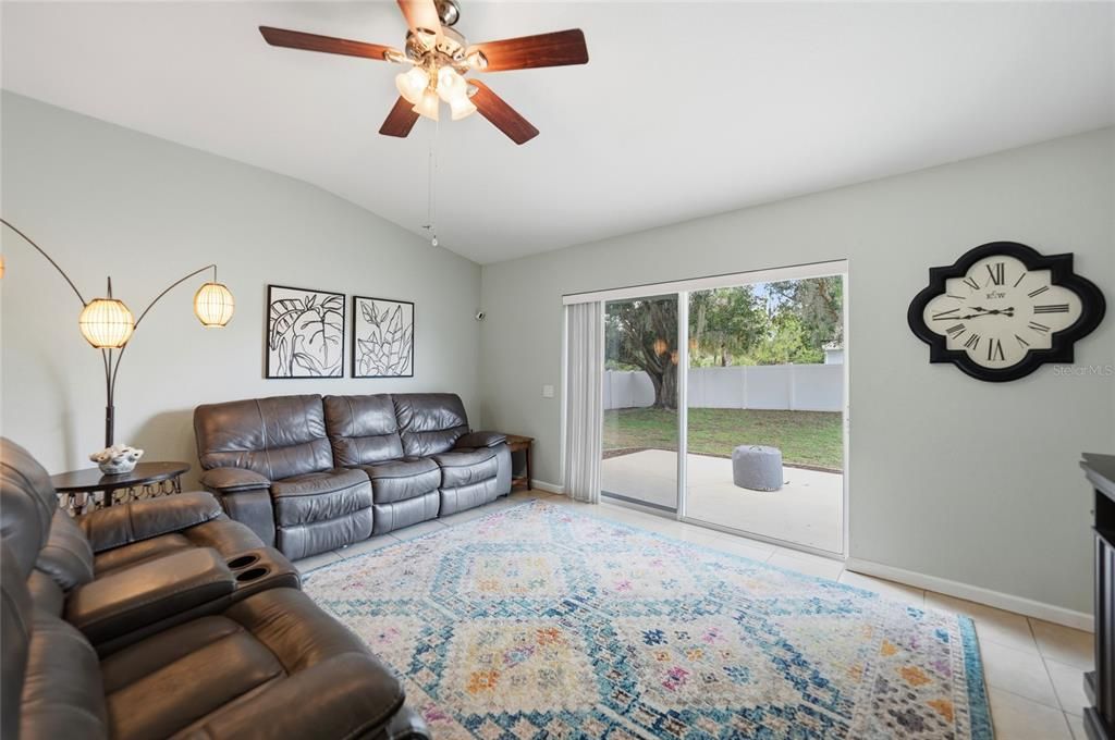 Activo con contrato: $259,900 (3 camas, 2 baños, 1322 Pies cuadrados)