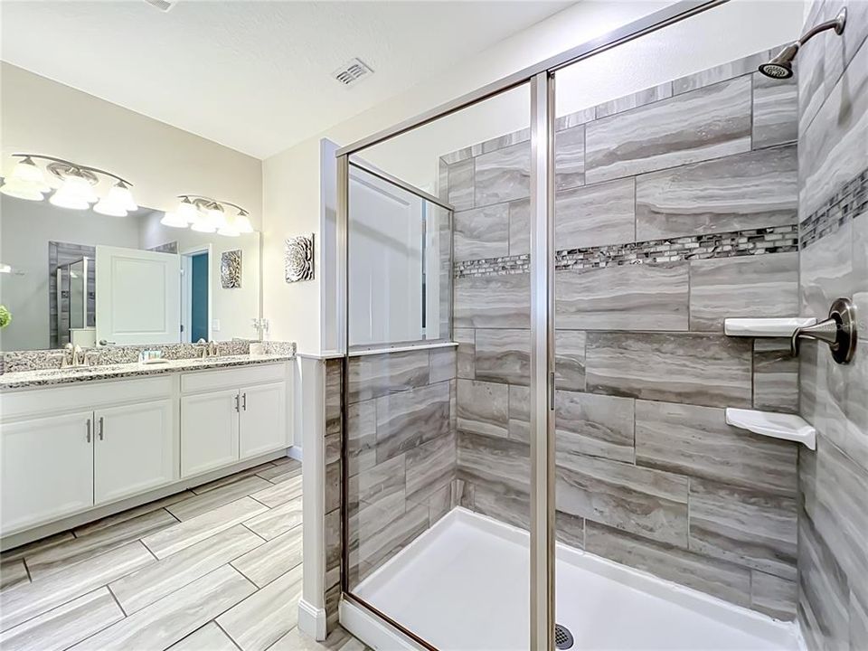 For Sale: $724,800 (8 beds, 5 baths, 3909 Square Feet)