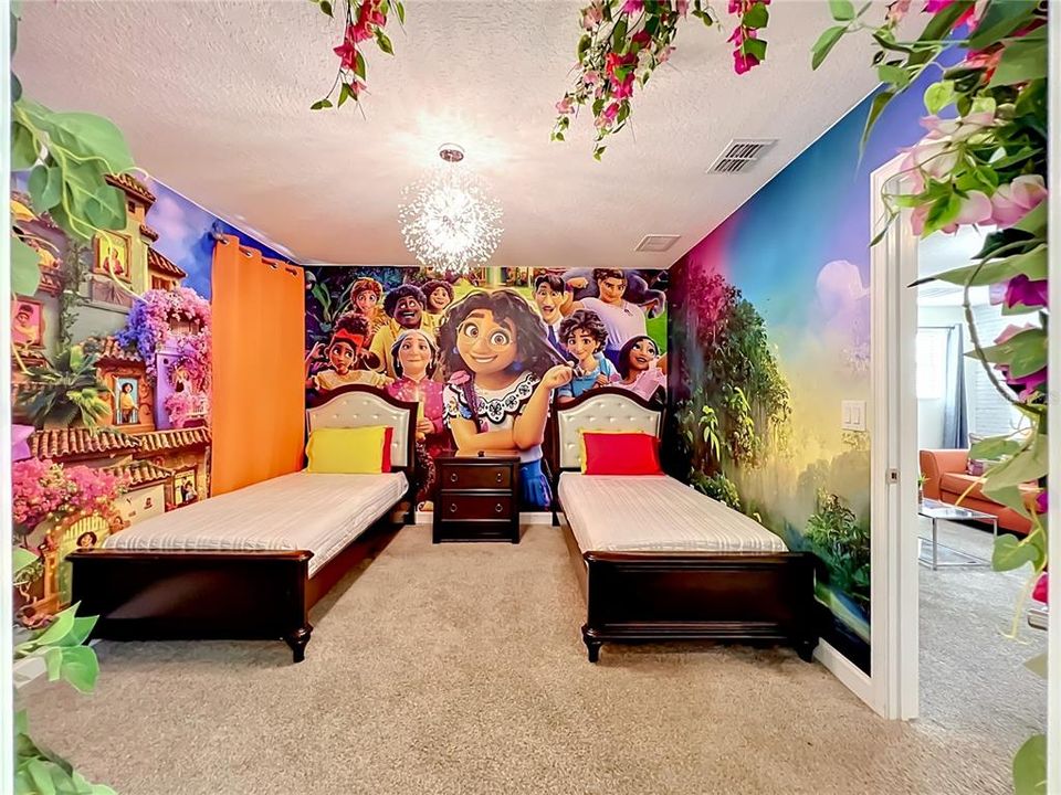 For Sale: $724,800 (8 beds, 5 baths, 3909 Square Feet)