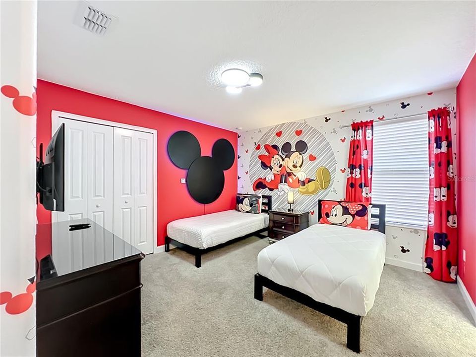 For Sale: $724,800 (8 beds, 5 baths, 3909 Square Feet)