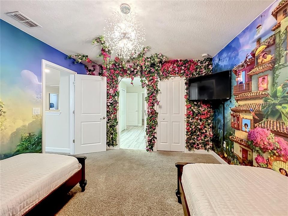 For Sale: $724,800 (8 beds, 5 baths, 3909 Square Feet)