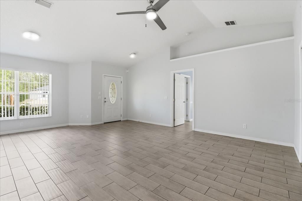 For Sale: $239,000 (3 beds, 2 baths, 1494 Square Feet)