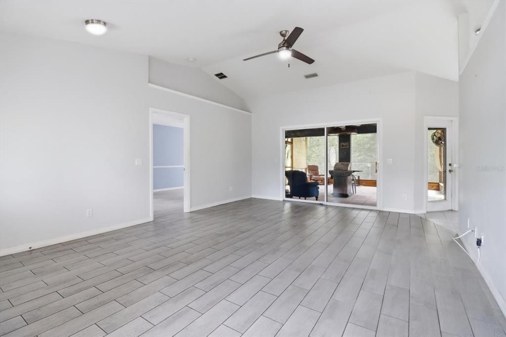 For Sale: $239,000 (3 beds, 2 baths, 1494 Square Feet)
