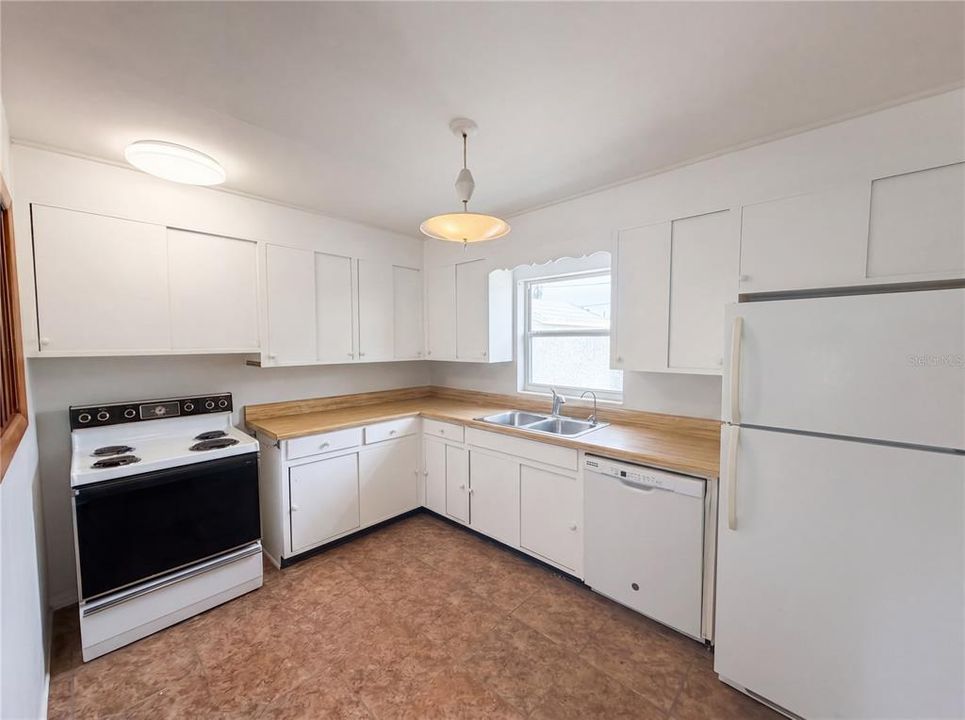 Activo con contrato: $165,000 (2 camas, 1 baños, 768 Pies cuadrados)
