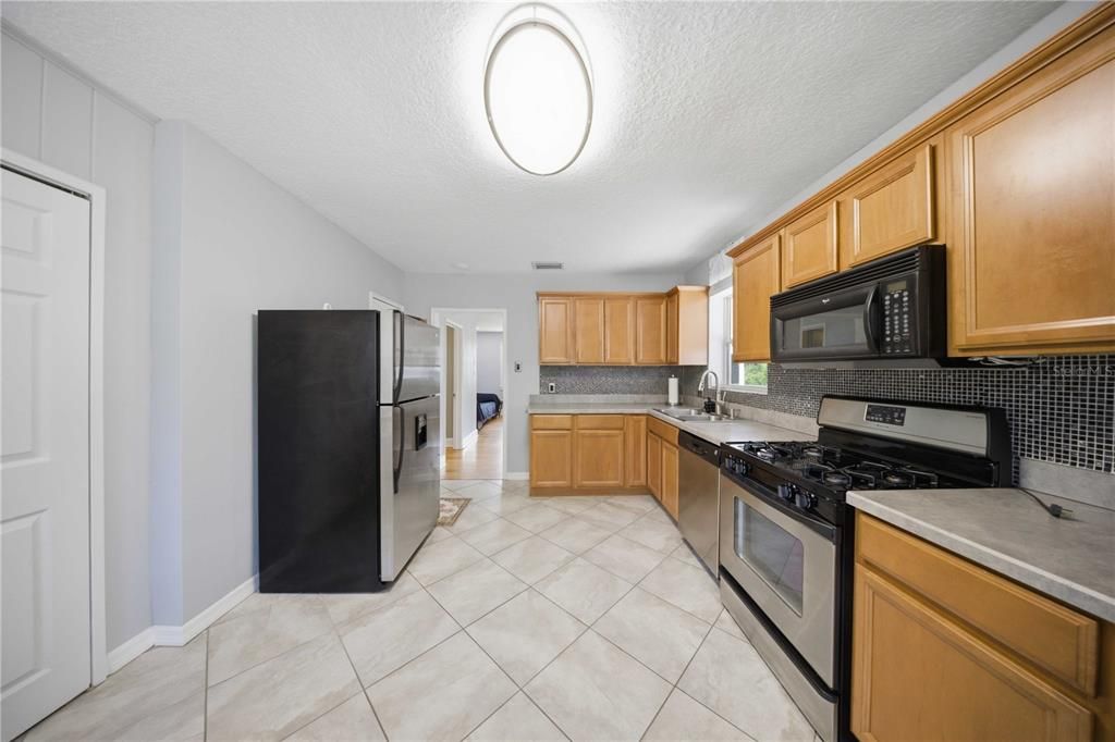 На продажу: $231,100 (2 спален, 1 ванн, 912 Квадратных фут)