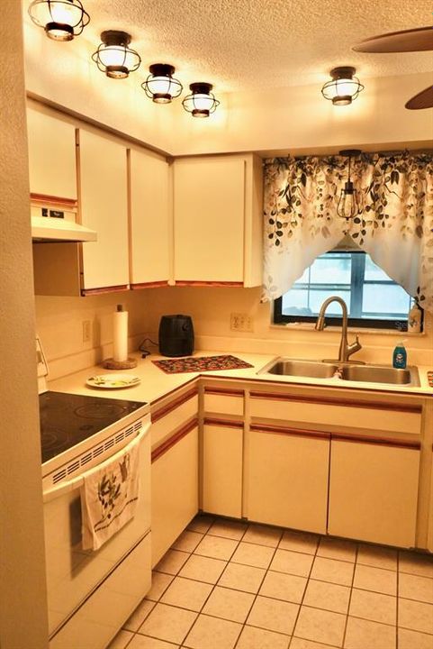 For Sale: $330,000 (3 beds, 2 baths, 1232 Square Feet)