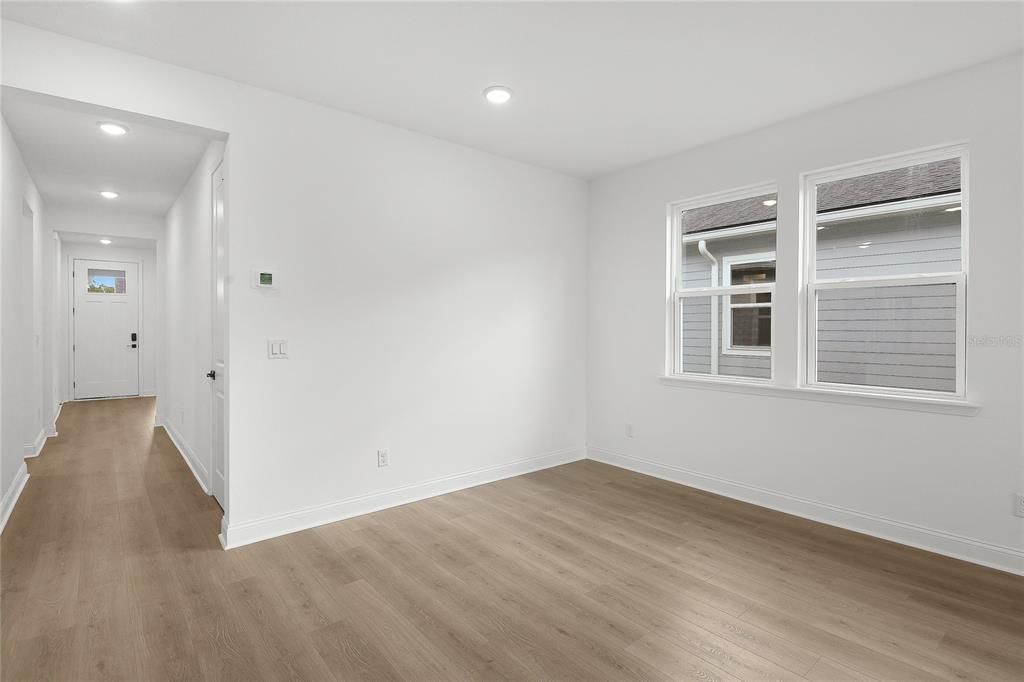 For Sale: $319,997 (4 beds, 3 baths, 1810 Square Feet)