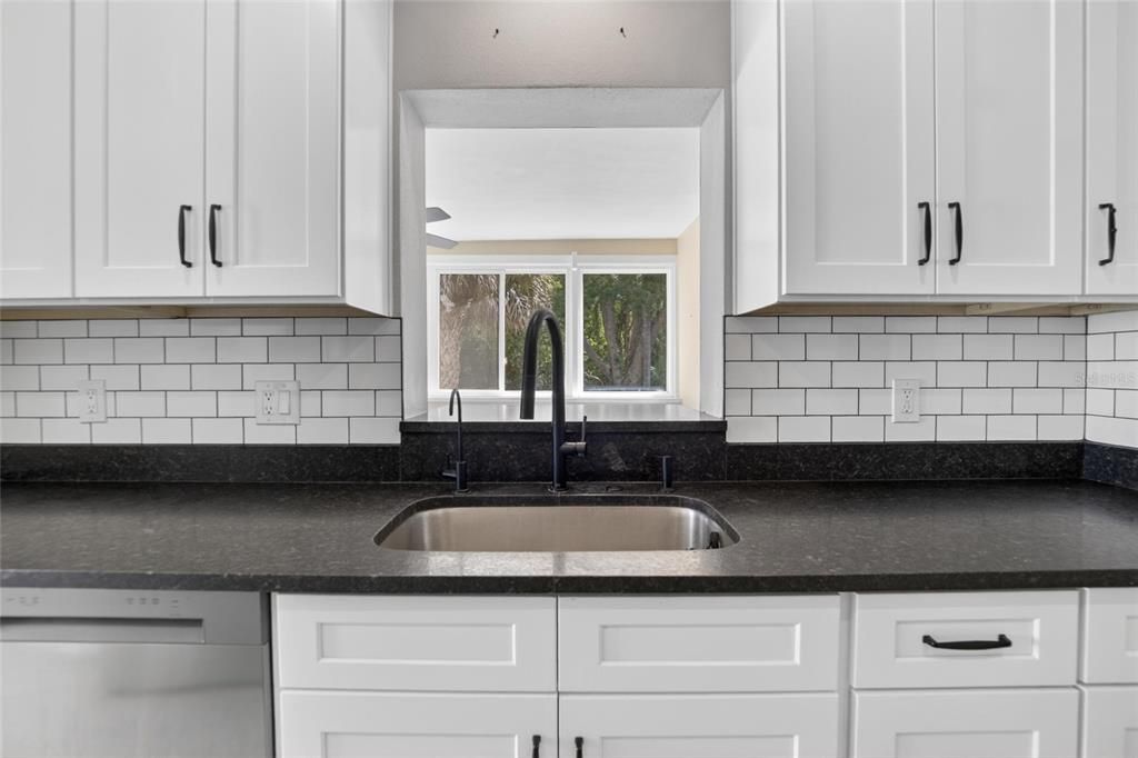 Active With Contract: $325,000 (2 beds, 2 baths, 1122 Square Feet)