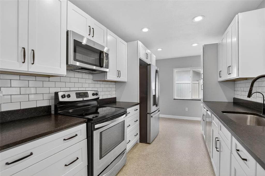 Active With Contract: $325,000 (2 beds, 2 baths, 1122 Square Feet)