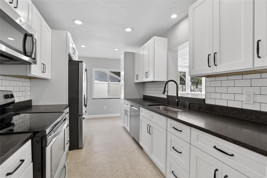Active With Contract: $325,000 (2 beds, 2 baths, 1122 Square Feet)