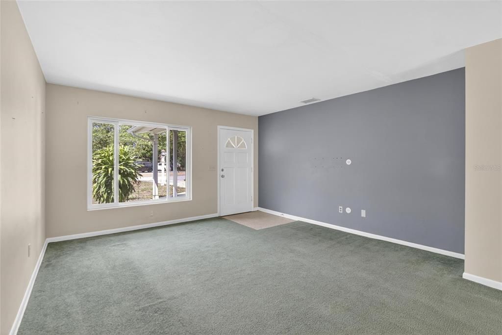 Active With Contract: $325,000 (2 beds, 2 baths, 1122 Square Feet)