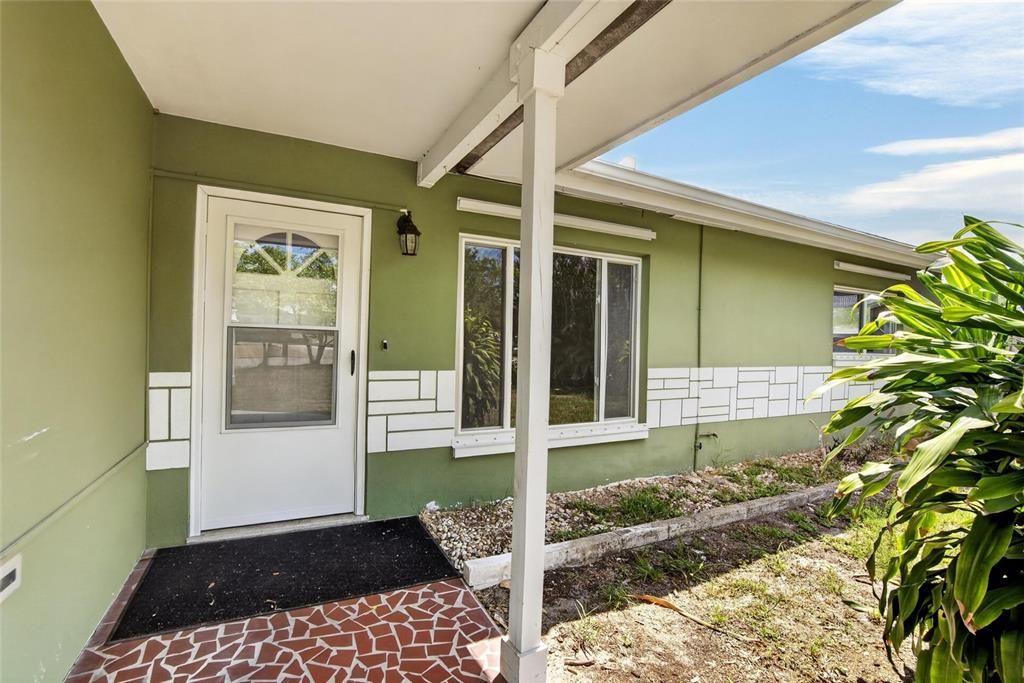 Active With Contract: $325,000 (2 beds, 2 baths, 1122 Square Feet)