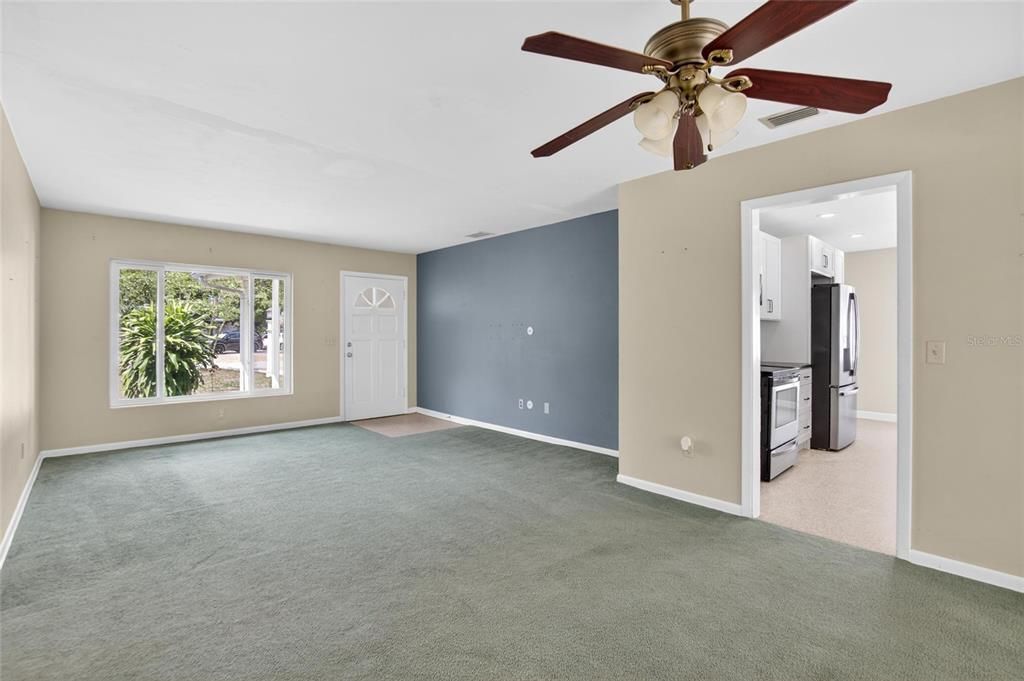 Active With Contract: $325,000 (2 beds, 2 baths, 1122 Square Feet)