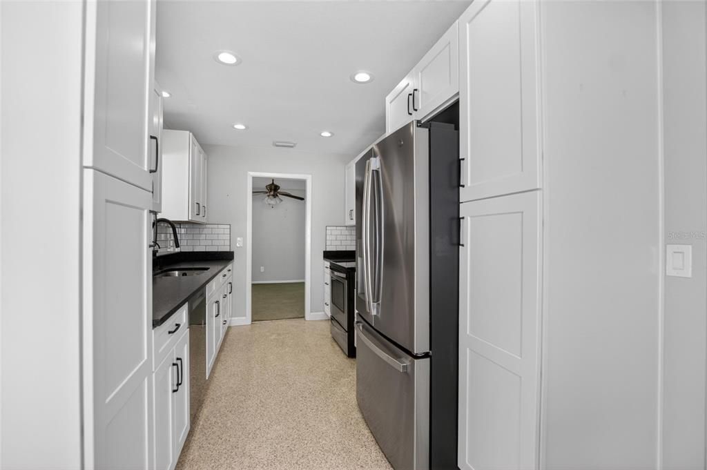 Active With Contract: $325,000 (2 beds, 2 baths, 1122 Square Feet)