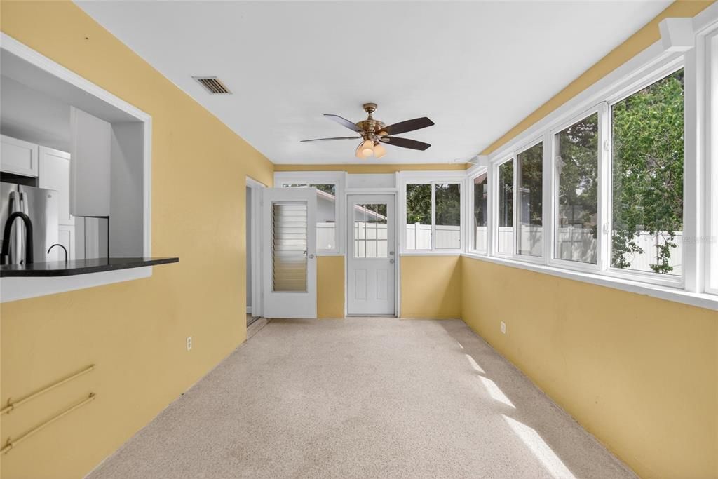 Active With Contract: $325,000 (2 beds, 2 baths, 1122 Square Feet)