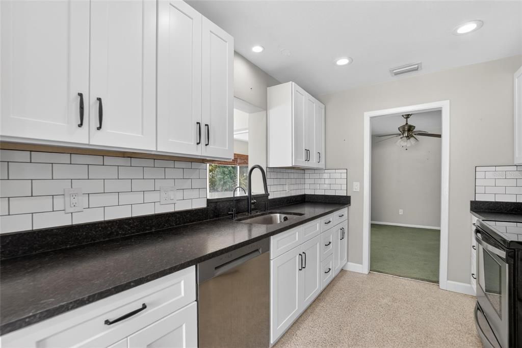Active With Contract: $325,000 (2 beds, 2 baths, 1122 Square Feet)