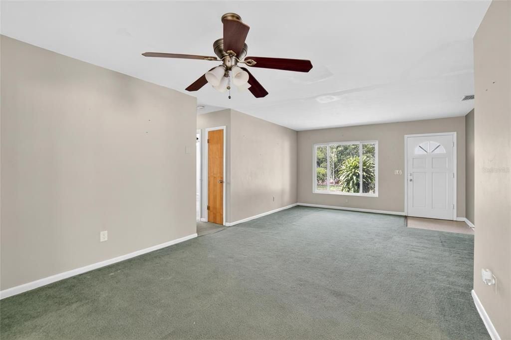 Active With Contract: $325,000 (2 beds, 2 baths, 1122 Square Feet)