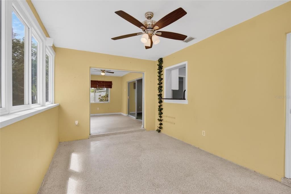 Active With Contract: $325,000 (2 beds, 2 baths, 1122 Square Feet)