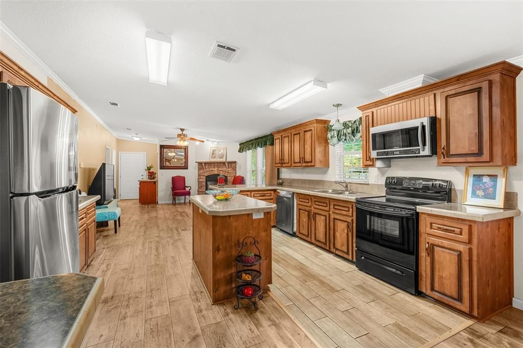 На продажу: $375,000 (5 спален, 3 ванн, 2108 Квадратных фут)