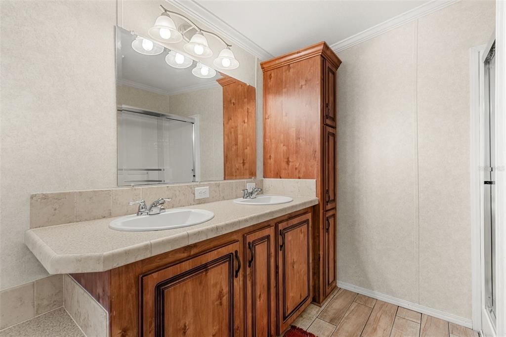 На продажу: $375,000 (5 спален, 3 ванн, 2108 Квадратных фут)