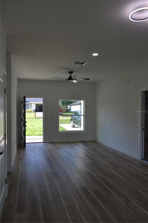 For Rent: $1,750 (3 beds, 2 baths, 1270.46 Square Feet)