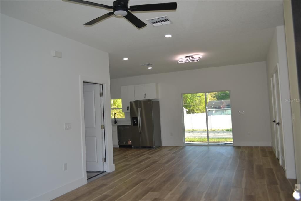 For Rent: $1,750 (3 beds, 2 baths, 1270.46 Square Feet)