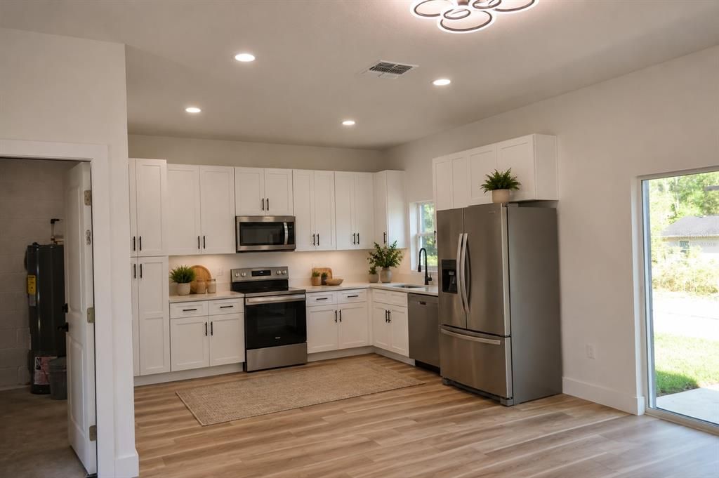 For Rent: $1,750 (3 beds, 2 baths, 1270.46 Square Feet)