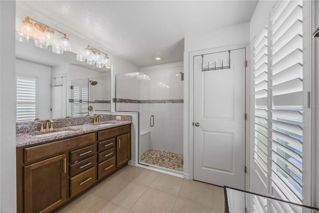 For Sale: $480,000 (4 beds, 2 baths, 1983 Square Feet)
