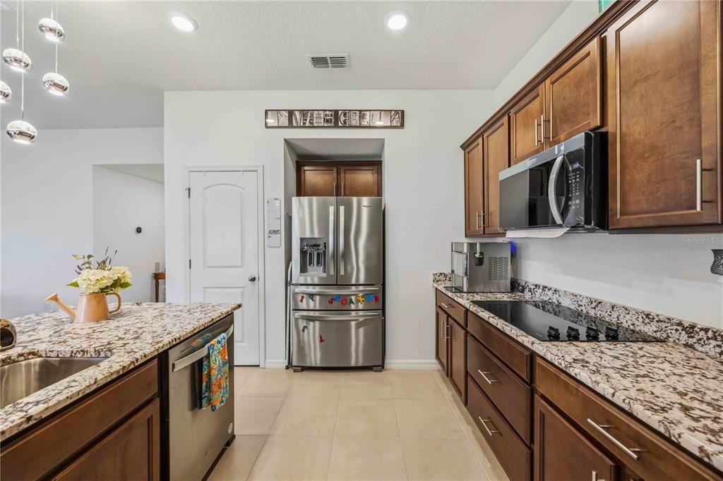 For Sale: $480,000 (4 beds, 2 baths, 1983 Square Feet)