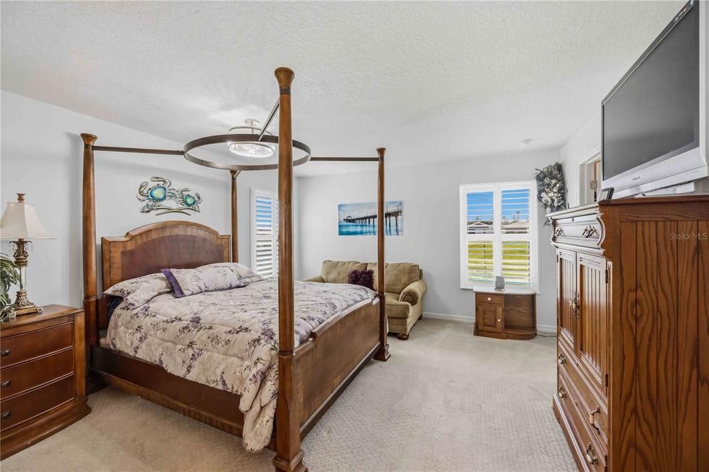For Sale: $480,000 (4 beds, 2 baths, 1983 Square Feet)