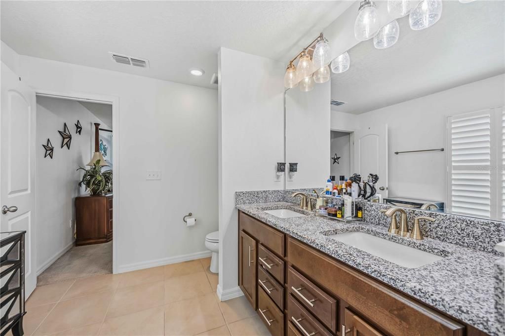 For Sale: $480,000 (4 beds, 2 baths, 1983 Square Feet)