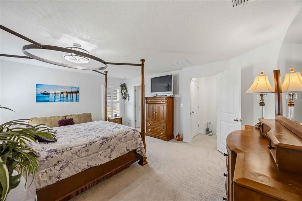 For Sale: $480,000 (4 beds, 2 baths, 1983 Square Feet)