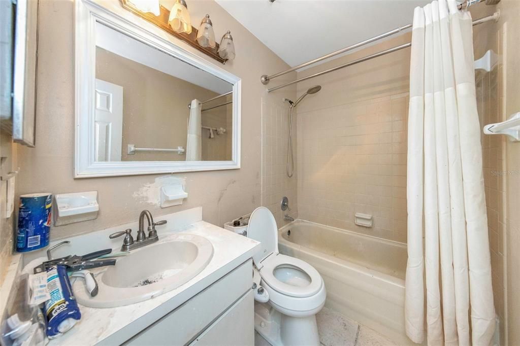 For Sale: $389,900 (4 beds, 2 baths, 1714 Square Feet)
