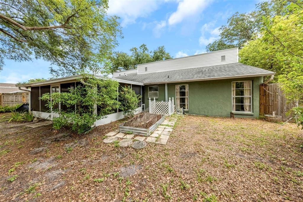 For Sale: $389,900 (4 beds, 2 baths, 1714 Square Feet)