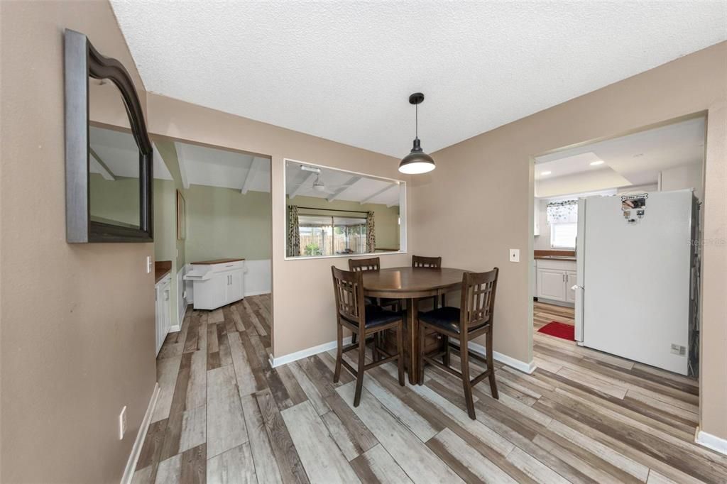 For Sale: $389,900 (4 beds, 2 baths, 1714 Square Feet)
