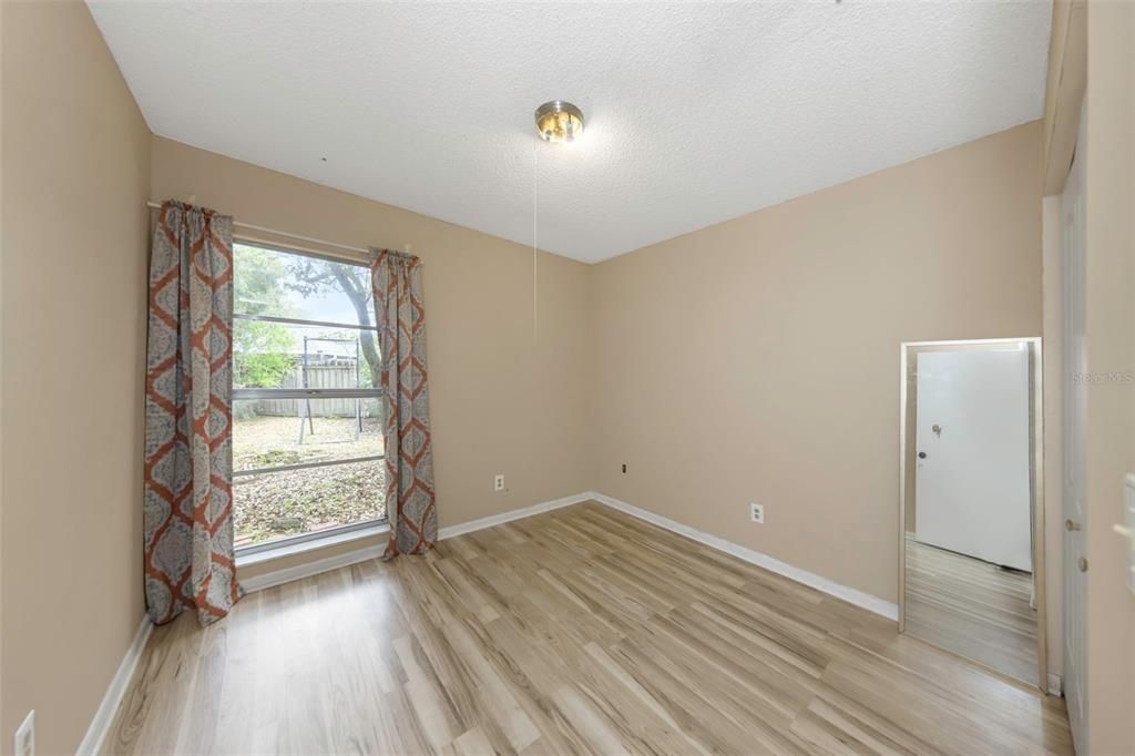For Sale: $389,900 (4 beds, 2 baths, 1714 Square Feet)