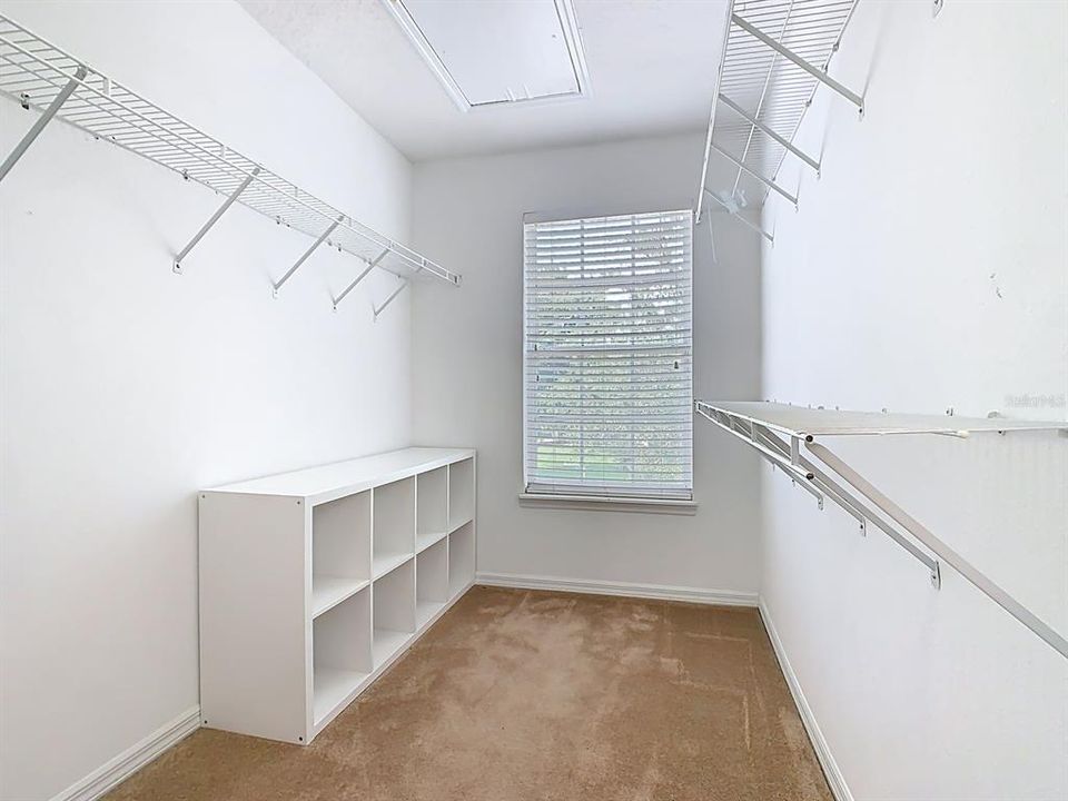 Activo con contrato: $1,030,000 (5 camas, 3 baños, 2772 Pies cuadrados)