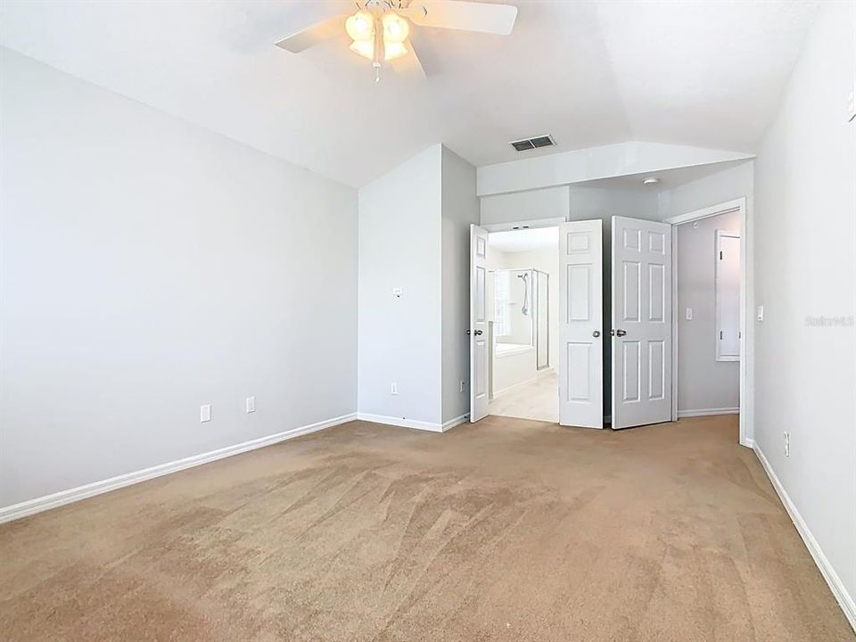 Activo con contrato: $1,030,000 (5 camas, 3 baños, 2772 Pies cuadrados)