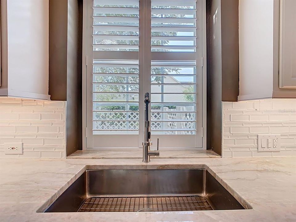 Activo con contrato: $1,030,000 (5 camas, 3 baños, 2772 Pies cuadrados)
