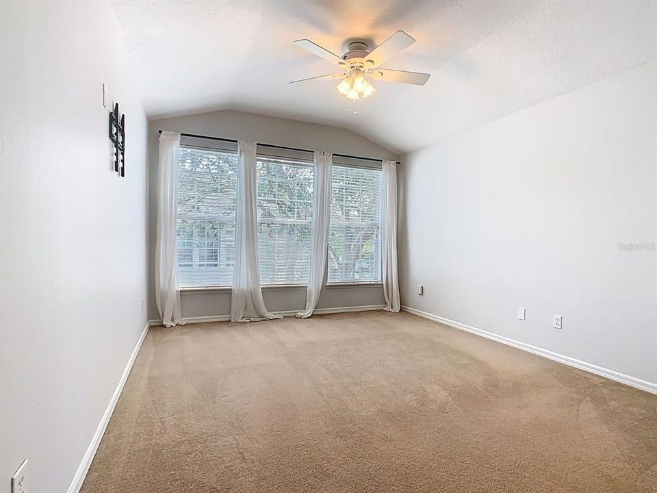 Activo con contrato: $1,030,000 (5 camas, 3 baños, 2772 Pies cuadrados)
