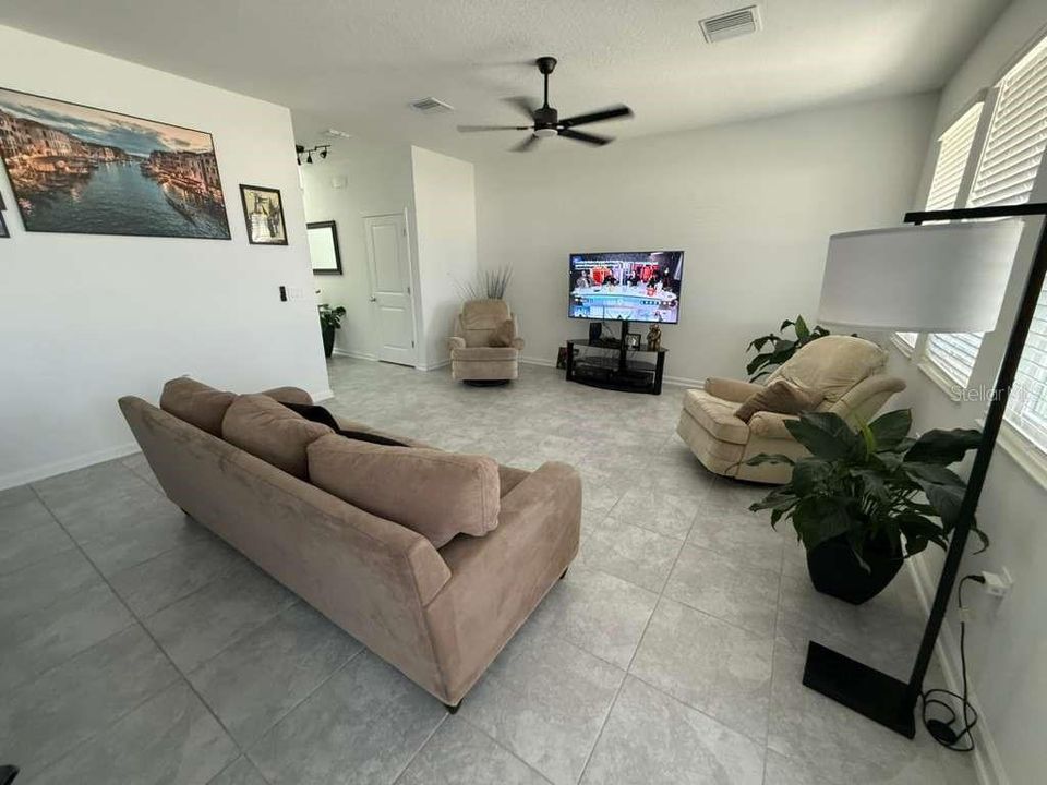 For Rent: $2,800 (4 beds, 3 baths, 2357 Square Feet)