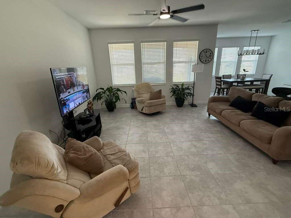 For Rent: $2,800 (4 beds, 3 baths, 2357 Square Feet)