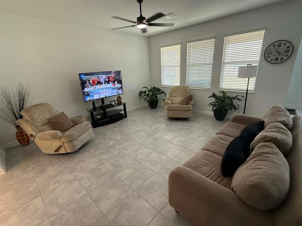 For Rent: $2,800 (4 beds, 3 baths, 2357 Square Feet)