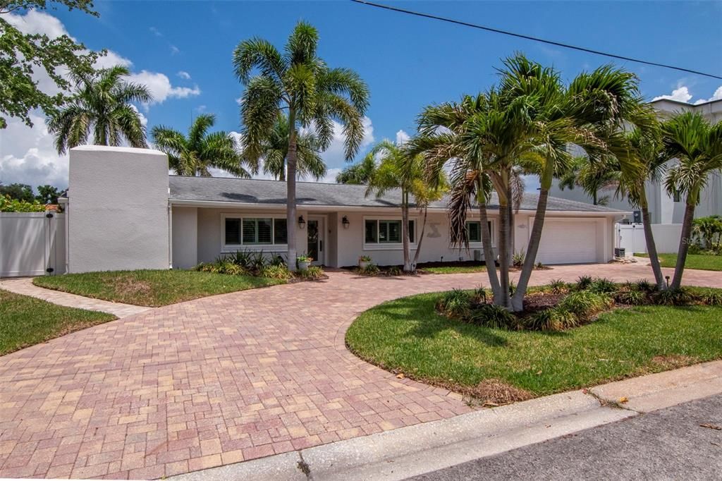 For Sale: $3,000,000 (4 beds, 3 baths, 2162 Square Feet)