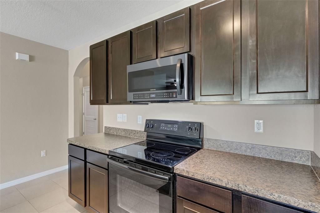 En Venta: $369,000 (4 camas, 2 baños, 1846 Pies cuadrados)