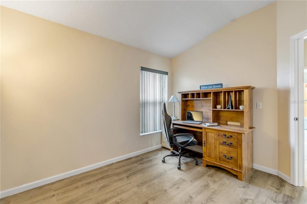 Active With Contract: $410,000 (3 beds, 2 baths, 1382 Square Feet)
